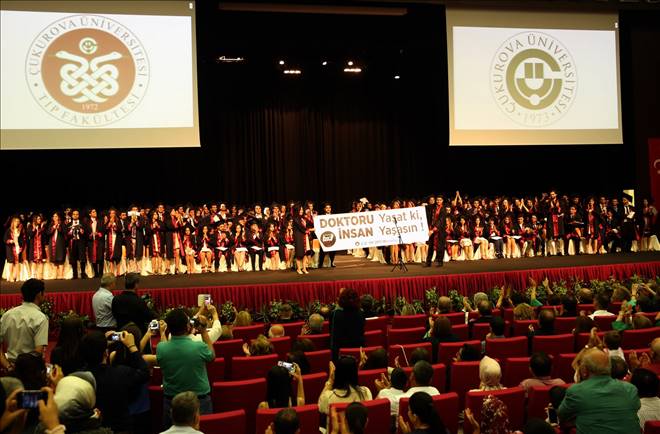 227 Hekim Çukurova Üniversitesi Tıp Fakültesi´nden Mezun Oldu