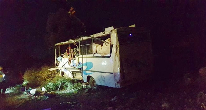 Tarım işçilerini taşıyan otobüs kaza yaptı: 13 yaralı
