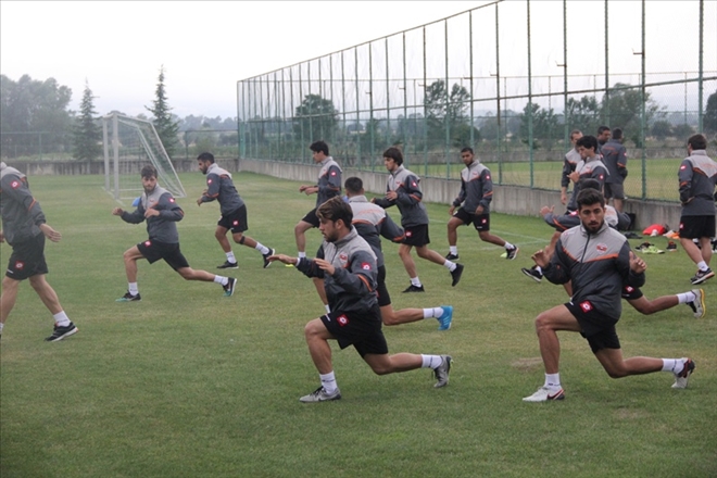 Süper ligin yeni ekiplerinden Adanaspor çalışmalarına devam ediyor.