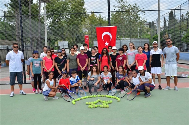 Tenis İl Spor Okulları kursları devam ediyor