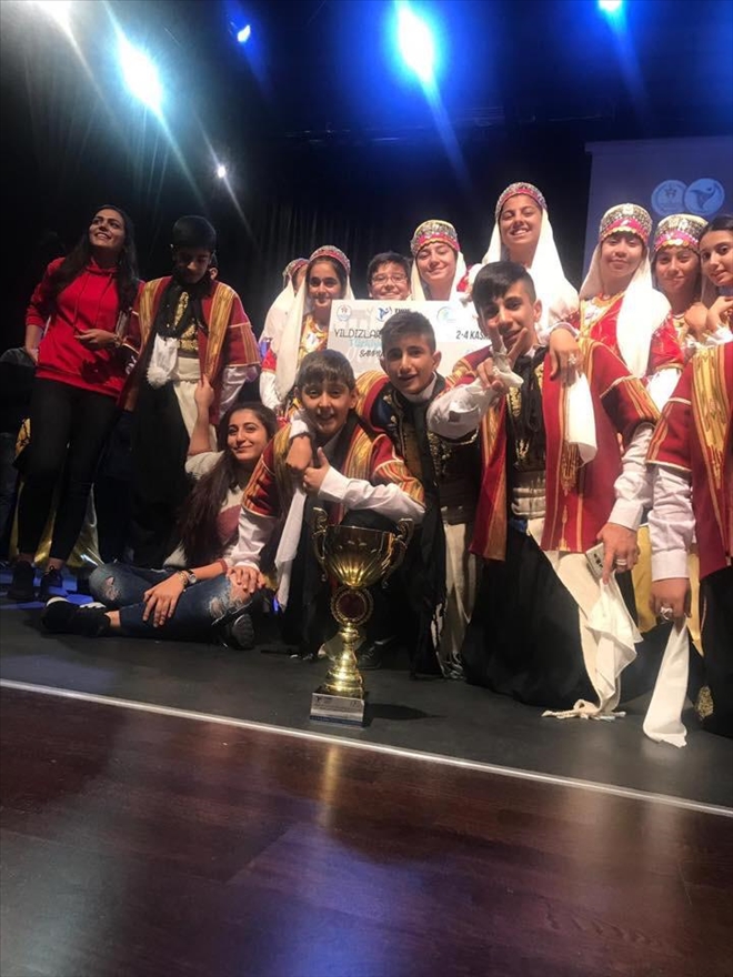Seyhan Belediyesi halk oyunları ekibi yıldızlarda Türkiye ikincisi