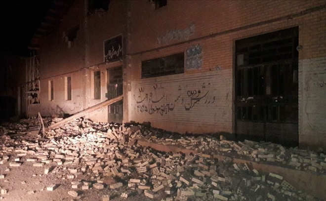 İran´daki depremde 2 kişi öldü, 241 kişi yaralandı
