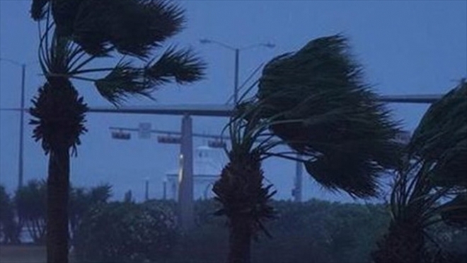 Kuzey Carolina Valisi Cooper: ?Fırtına en tehlikeli seviyeye ulaştı?