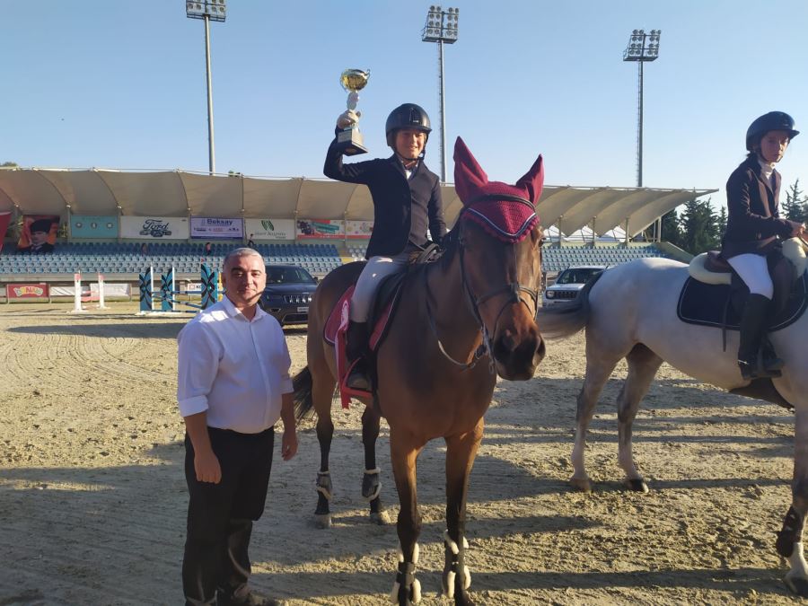 Atlar ‘TSYD Atatürk’ü  Anma Kupası’ için yarıştı