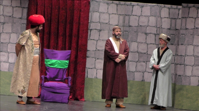 Şeyh Bedreddin oyununda baba-oğul aynı sahneyi paylaştı