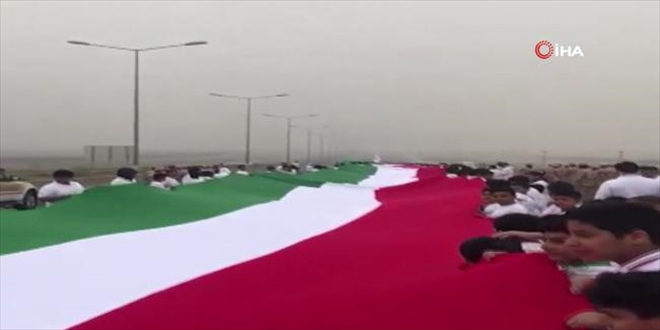 Kuveyt´te dünyanın en uzun bayrağı yapıldı