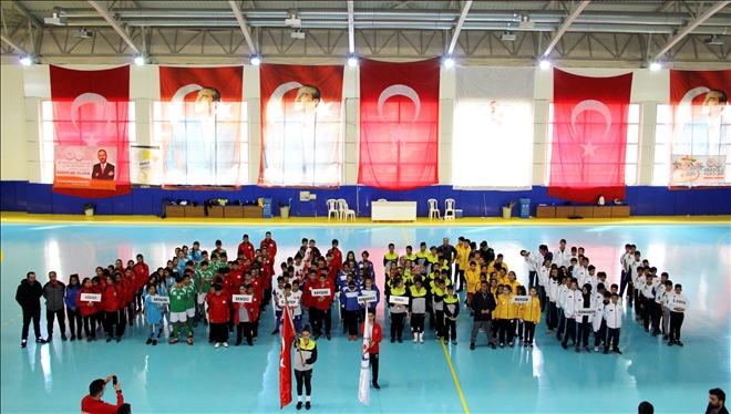 Analig Hokey Türkiye grup birinciliği Mersin´de başladı