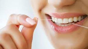 Diş aralarının temizliği için en etkili yöntem diş ipi kullanmak 