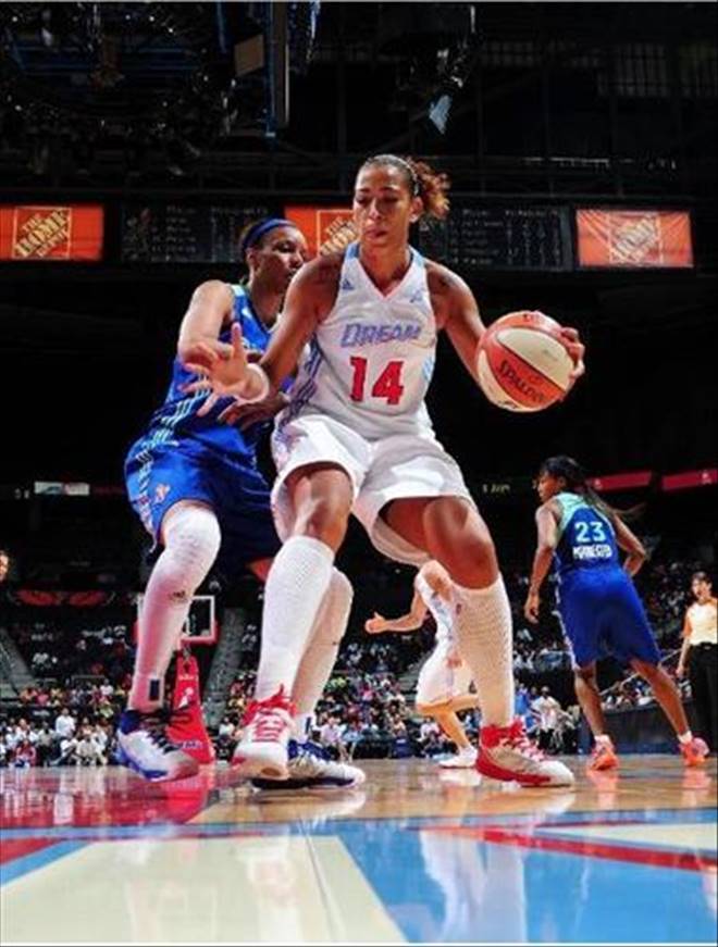 Brezilyalı Dünya Yıldızı Erıka De Souza Adana`da 