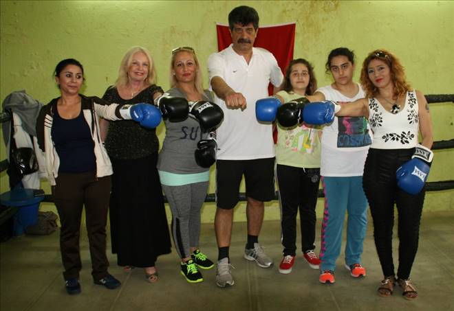 Kadınlar Taciz Ve Saldırıdan Korunmak İçin Boks Öğreniyor 