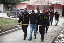 10 YAŞINDAKİ ÇOCUĞU DOLANDIRAN SAHTE POLİSLER YAKALANDI