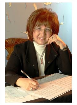 PINAR KÖKSAL ÇOK SESLİ BESTELERİYLE DİKKAT ÇEKİYOR