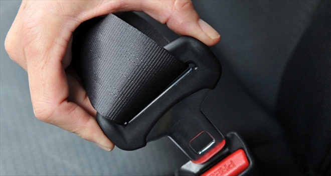 ARKA KOLTUKTA EMNİYET KEMERİ TAKMAYANA 92 TL CEZA