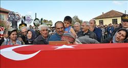 UŞAK, ŞEHİDİNİ GÖZYAŞLARI ARASINDA EBEDİYETE UĞURLADI