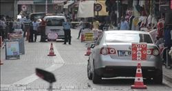 ADANA´DA BOMBALI ARAÇ PANİĞİ