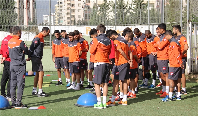 Adanaspor, Çaykur Rizespor´a bileniyor.