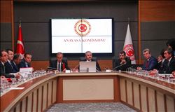    ANAYASA TEKLİFİNİN 10 MADDESİ DE KOMİSYON´DAN GEÇTİ