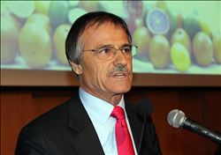 KAVAK: “TÜRKİYE´NİN 2015 YAŞ MEYVE-SEBZE İHRACATI GELİRİ 2,5 MİLYAR DOLAR” 