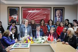    CHP KADIN KOLLARI GENEL BAŞKANI FATMA KÖSE ŞEHİT AİLELERİNİN ACISINI PAYLAŞTI