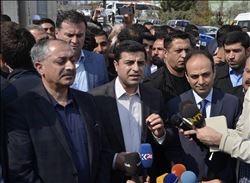 DEMİRTAŞ DİYARBAKIR´DA, “GÜNDEMİMİZDE İSTİFA YOK”  DEDİ