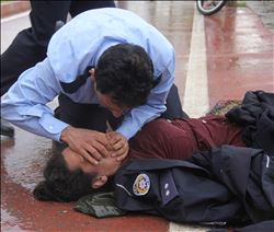  ÖLMEK İSTEYEN KADINI KOMİSER HAYATA DÖNDÜRDÜ 