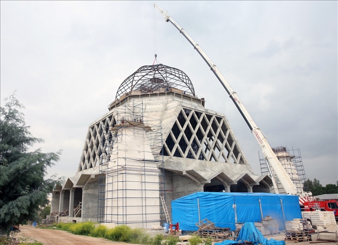 ÇÜ 57. ALAY ŞEHİTLERİ CAMİİ´NİN KUBBESİ YERİNE YERLEŞTİRİLDİ