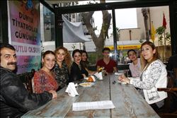 TİYATROCULAR 27 MART´I KUTLADI