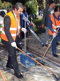 ÇUKUROVA´DA PORTAKAL ÇİÇEĞİ KOKAN SUYLA TEMİZLİK