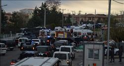 DİYARBAKIR´DAKİ POLİS SERVİSİNE BOMBALI SALDIRIDA 7 ŞEHİT 27 YARALI