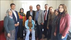 AKP´DEN ENGELLİ KADINLARA TEKERLEKLİ SANDALYE