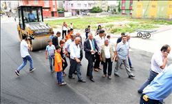 Karalar Ova Mahallesi´nde asfalt çalışmasını denetledi