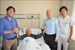 KARACİĞERİ BÜYÜTTÜLER HASTAYI YAŞAMA BAĞLADILAR!