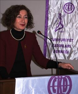 CUMHURİYET KADINLARI DERNEĞİ´NDEN ZÜBEYDE HANIM´A VEFA