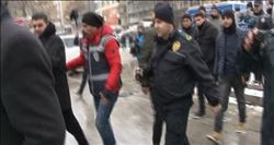 MECLİS ÖNÜNDE ´ANAYASA´ ARBEDESİ: