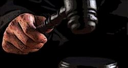 Hayatın içinde kocasına şiddet uygulayan kadın da var