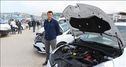 İkinci el otomobil satıcıları sinek avlıyor
