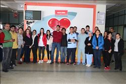 Maaşları ödenmeyen sağlık çalışanları iş bıraktı