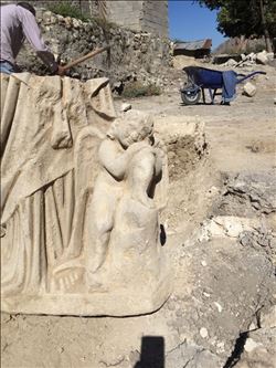 TARİHİ ANAVARZA ANTİK KENTİ´NDE EROS HEYKELİ BULUNDU