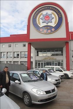İstanbul´da çalınan araçları Adana polisi buldu  