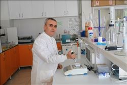 Ç.Ü.´deki  İntörn Mühendisleri  Sahada