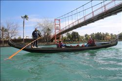 Seyhan Nehri´nde gondol sefası 