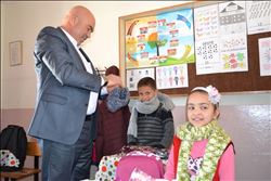 Karaisalı Belediyesi´nden Öğrencilere Atkı ve Bere