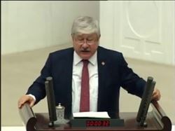 “TÜRK VATANDAŞLARININ ONURU BÖYLE UCUZ SİYASİ MANEVRALARA ALET EDİLMEMELİDİR”