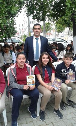 CEYHAN BELEDİYESİ ÖĞRENCİLERE 2 BİN KİTAP DAĞITTI