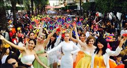 ÜNLÜ İSİMLER DE  KARNAVALE KATILDI  