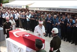 ADANA ŞEHİDİNİ UĞURLADI