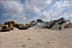 Büyükşehir´e mobil kırıcı ve elek sistemi alındı