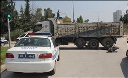 ADANA´DA TRAFİK KAZASI: 1 ÖLÜ, 1 AĞIR YARALI 