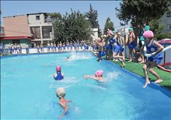 ADANA´DA PORTATİF  HAVUZLARDA SERİNLİK