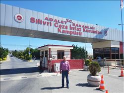 ÖZDİŞ TUTUKLU GAZETECİLERİ YALNIZ  BIRAKMIYOR